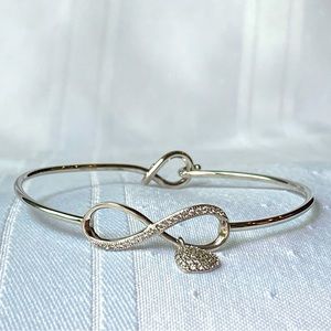 Piercing Pagoda Infinity Dangle Heart Charm Bangle Bracelet 7"